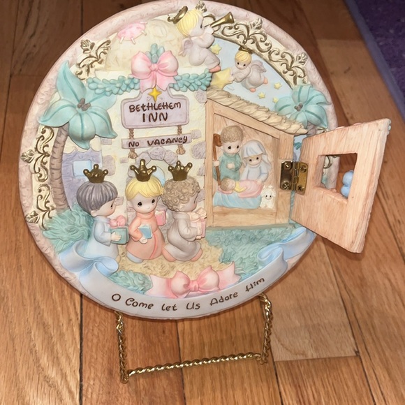 Precious Moments Decorative Display Plate - Picture 3 of 3
